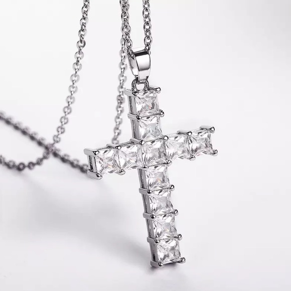 Miss Glam Co. Jewelry - Silver Diamond Cross Necklace